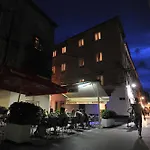 Rooms & Apartments 72