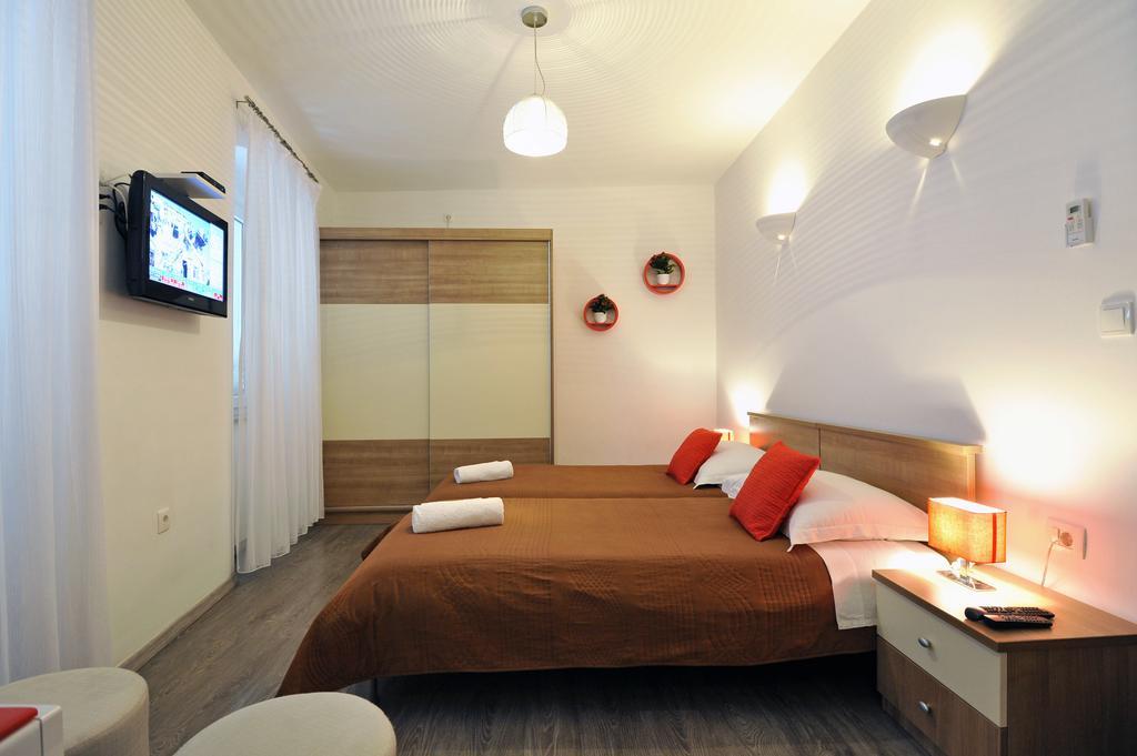 Rooms&apartments 72 *