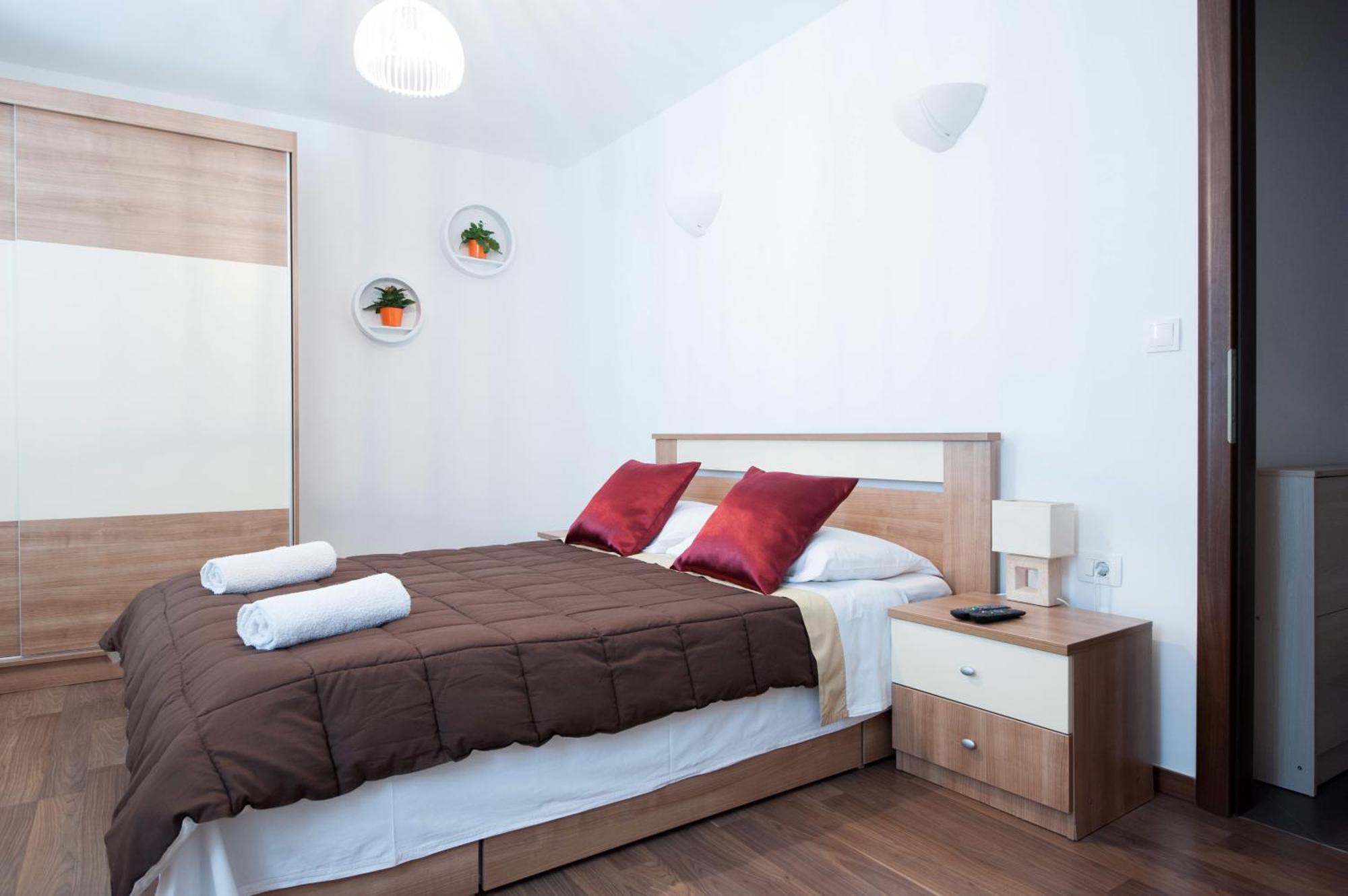 Rooms&apartments 72 *